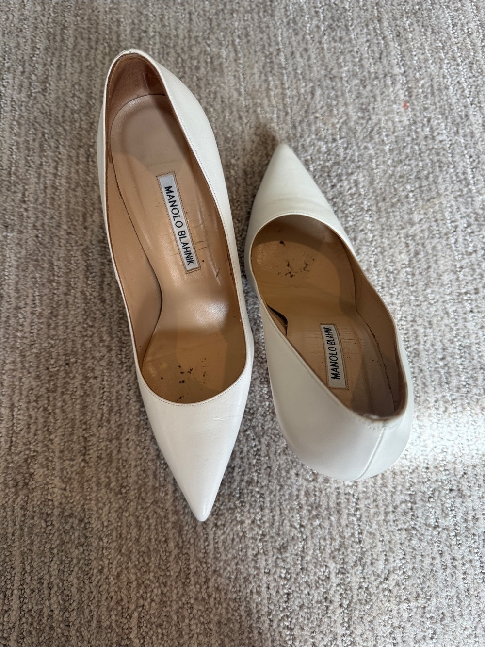 Manolo Blahnik Cream Pointed Toe Leather Pumps